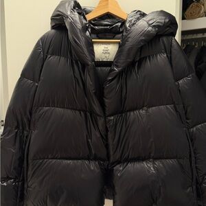 Aritzia Babaton Duvet Puffer Jacket in Black